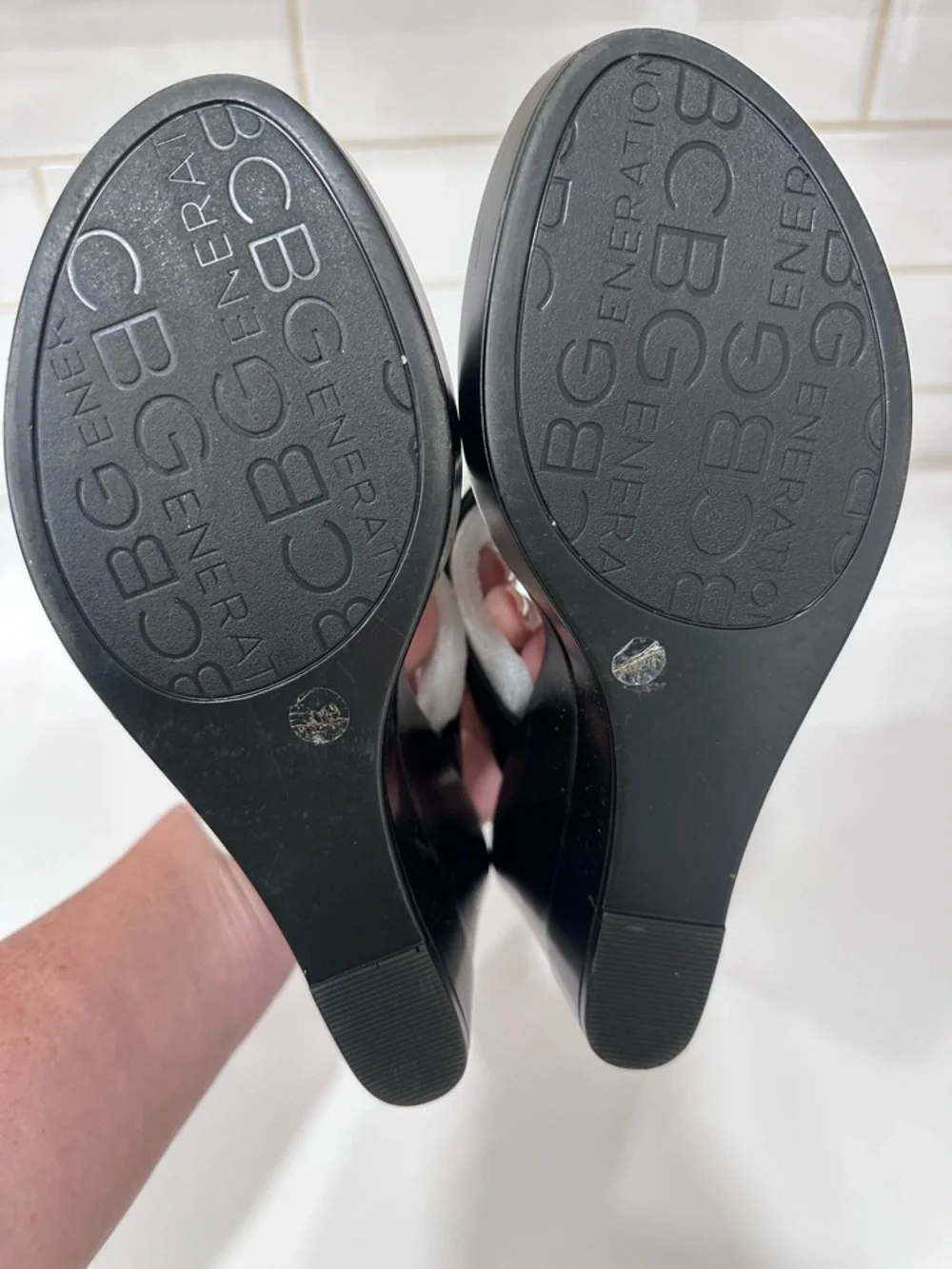 BCBGeneration Black Queenie Thong Wedge Sandals Heels Size 9M - Picture 4 of 11